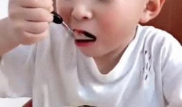 网红吃瓜婴儿是谁啊,网络红人背后的萌娃故事